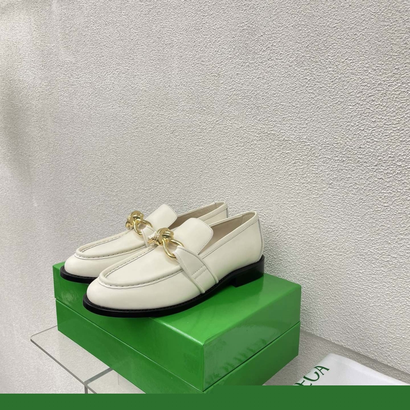 bo*te*ga Ve*ne*ta leather shoes
